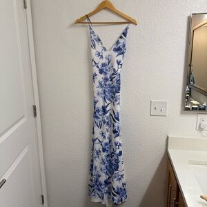 Fame & Partners Blue and White Floral Formal Dress Size 2